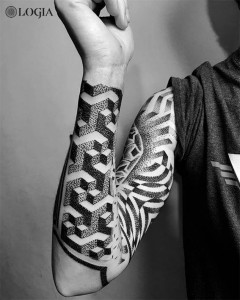 tatuaje-brazo-geometrico-logia-barcelona-pablo-sequeira 